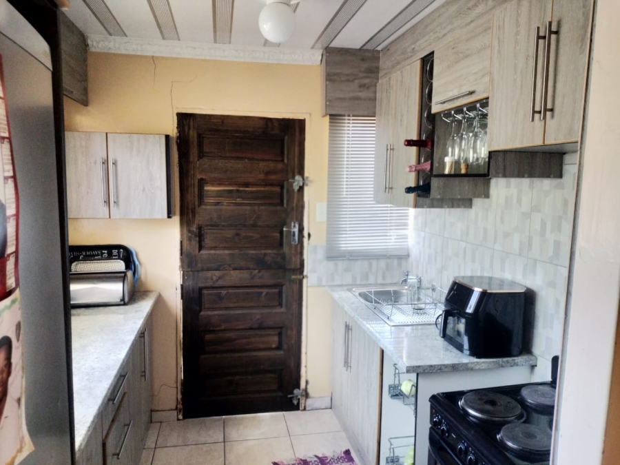 3 Bedroom Property for Sale in Molifi Tau Kloof Free State